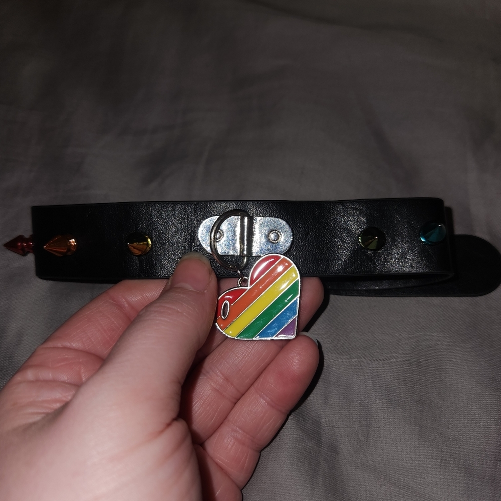 Dollskill pride choker